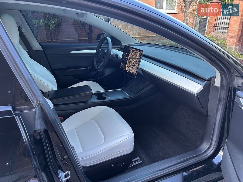 Седан Tesla Model 3 2021 в Виннице