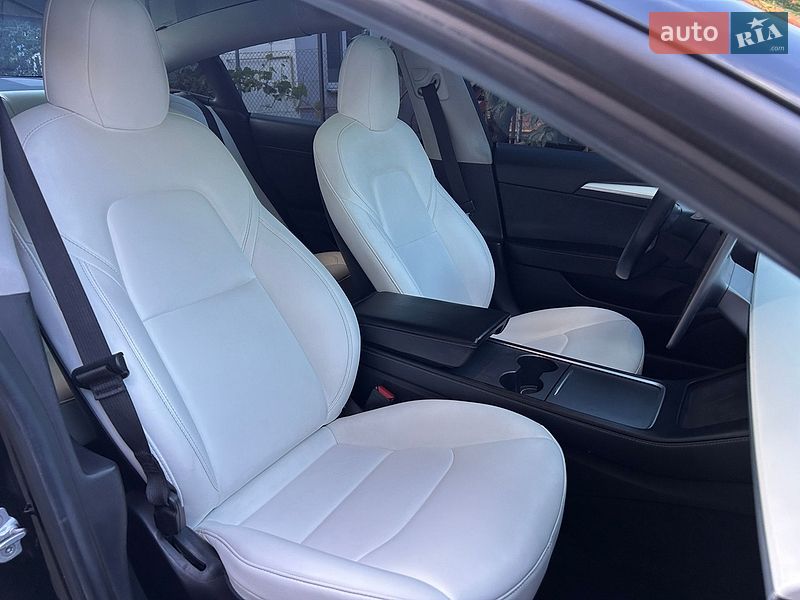 Седан Tesla Model 3 2021 в Виннице