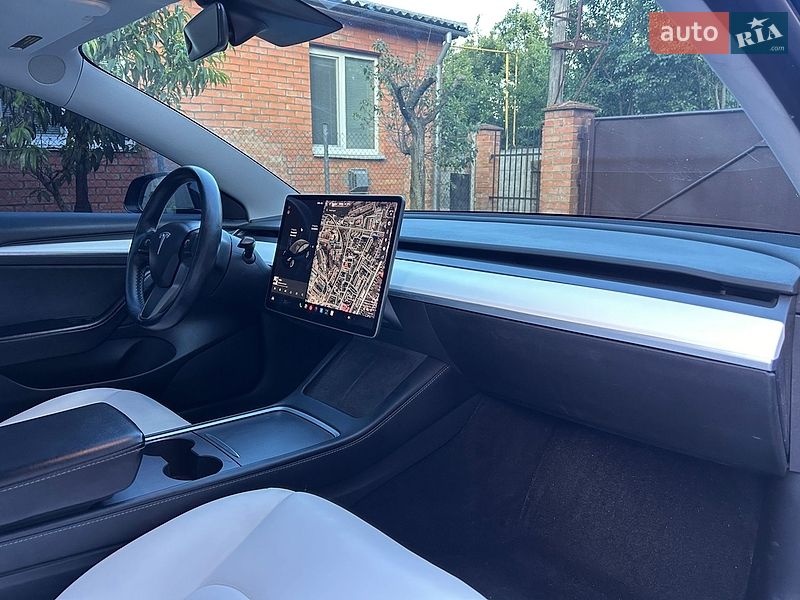Седан Tesla Model 3 2021 в Виннице