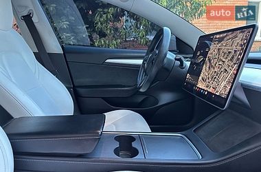Седан Tesla Model 3 2021 в Виннице