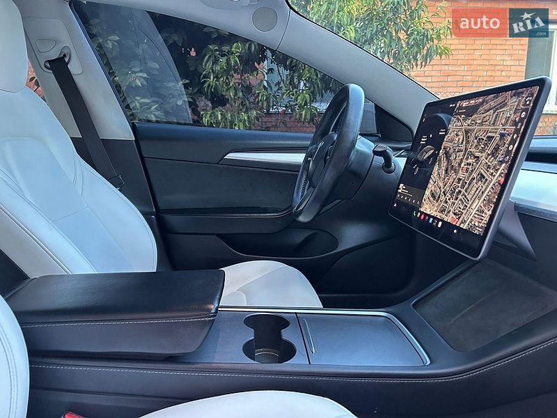 Седан Tesla Model 3 2021 в Виннице