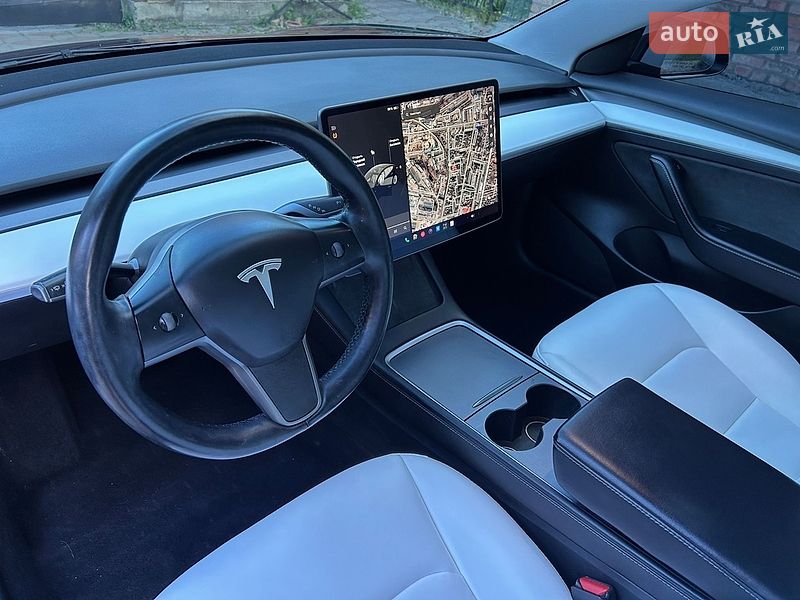 Седан Tesla Model 3 2021 в Виннице
