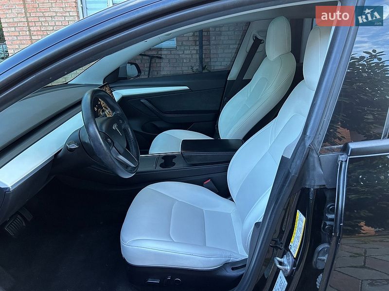 Седан Tesla Model 3 2021 в Виннице