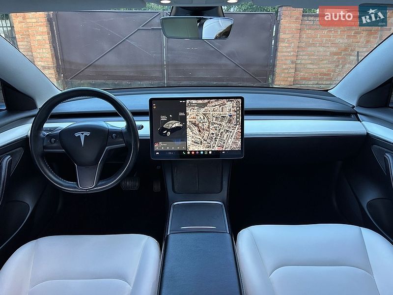 Седан Tesla Model 3 2021 в Виннице