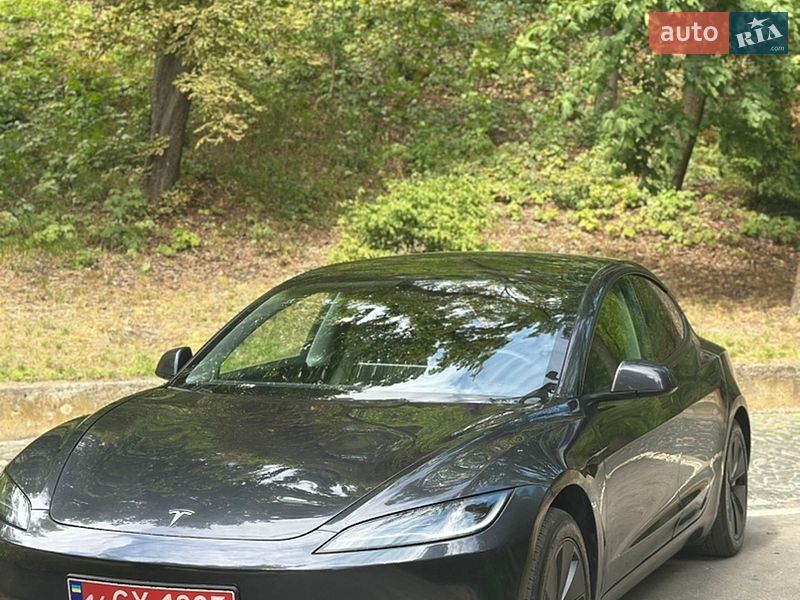 Седан Tesla Model 3 2025 в Львове