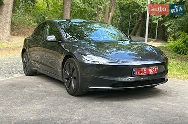 Седан Tesla Model 3 2025 в Львове