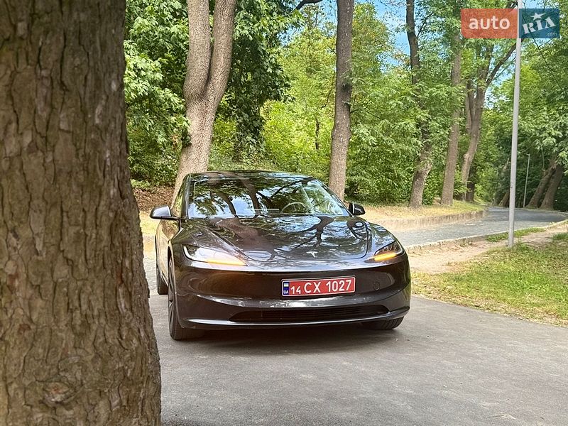 Седан Tesla Model 3 2025 в Львове