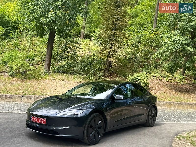 Седан Tesla Model 3 2025 в Львове