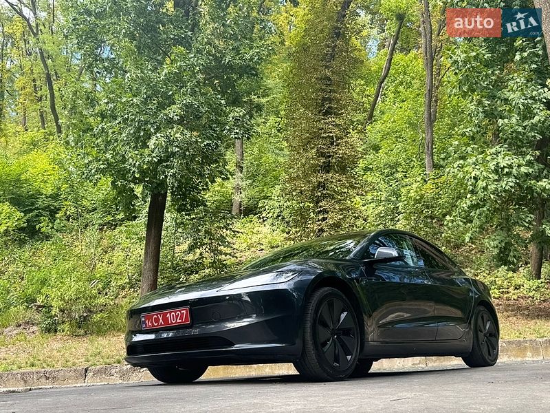Седан Tesla Model 3 2025 в Львове