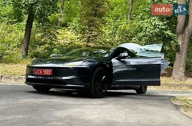 Седан Tesla Model 3 2025 в Львове