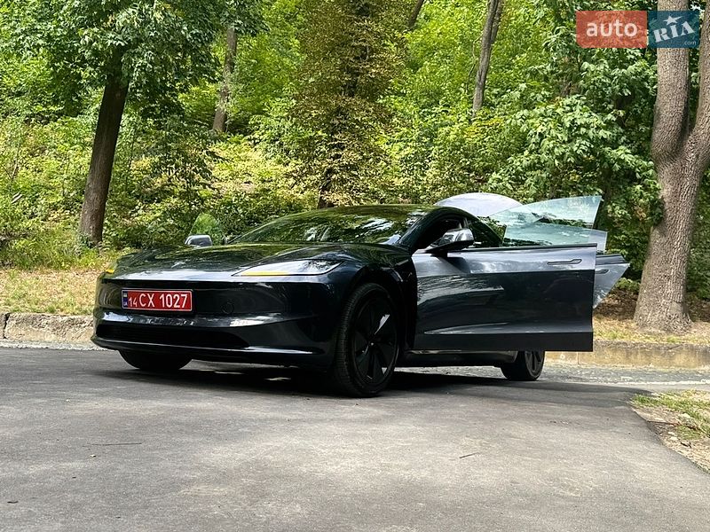 Седан Tesla Model 3 2025 в Львове