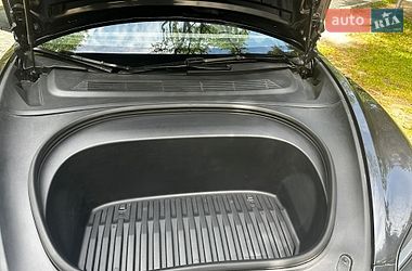 Седан Tesla Model 3 2025 в Львове