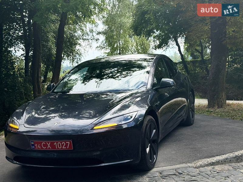 Седан Tesla Model 3 2025 в Львове