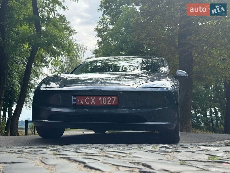 Седан Tesla Model 3 2025 в Львове