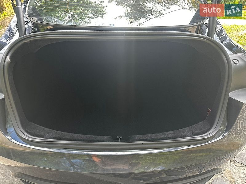 Седан Tesla Model 3 2025 в Львове