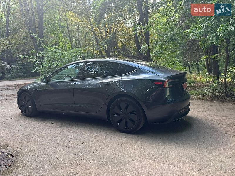 Седан Tesla Model 3 2025 в Львове