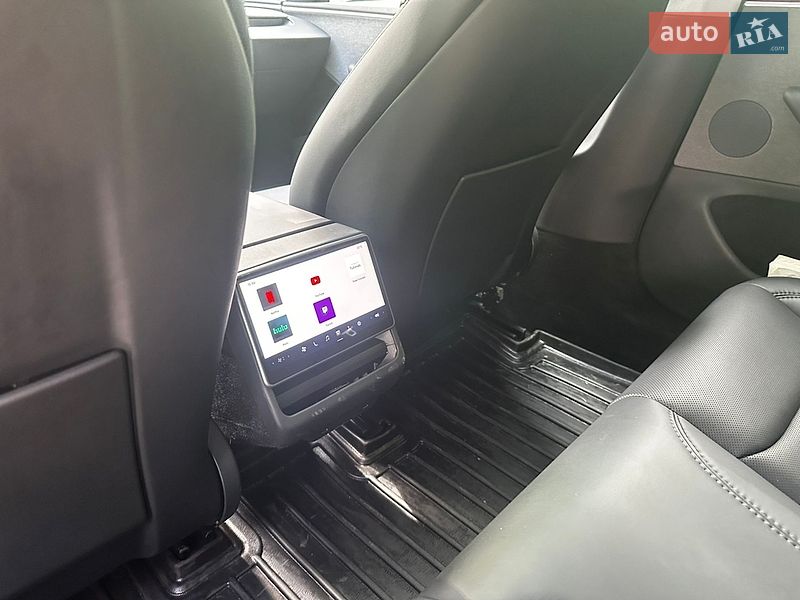 Седан Tesla Model 3 2025 в Львове