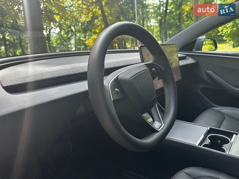 Седан Tesla Model 3 2025 в Львове