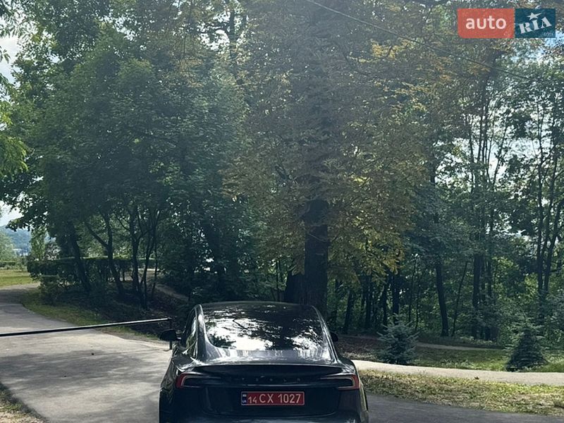 Седан Tesla Model 3 2025 в Львове