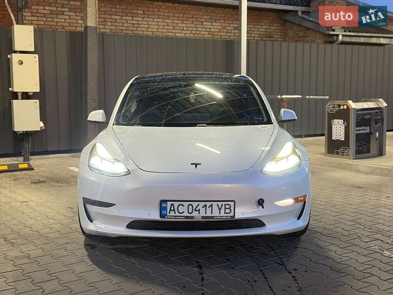 Седан Tesla Model 3 2020 в Луцке
