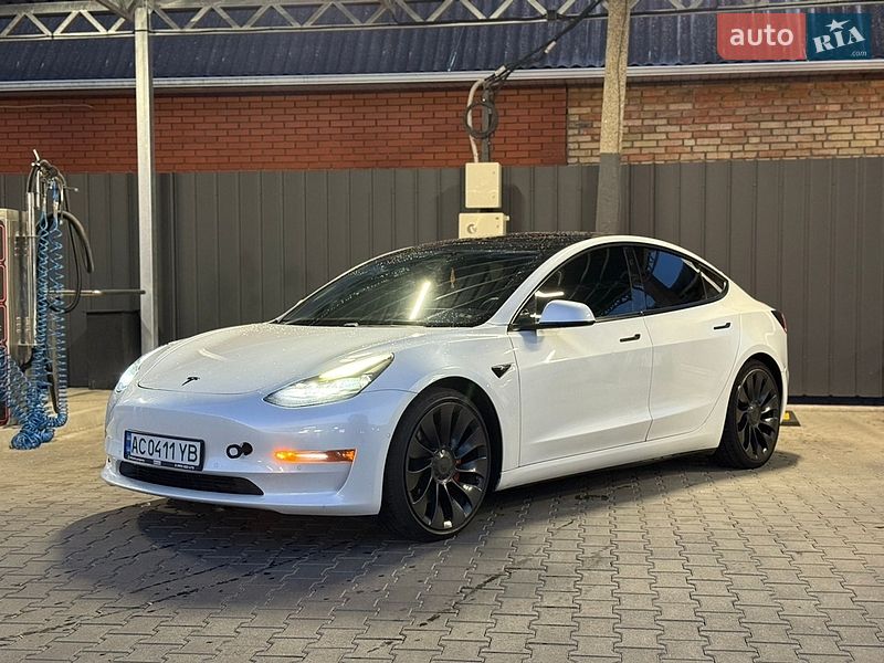Седан Tesla Model 3 2020 в Луцке
