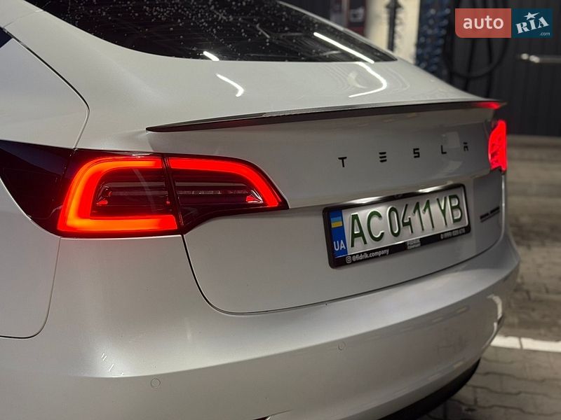 Седан Tesla Model 3 2020 в Луцке