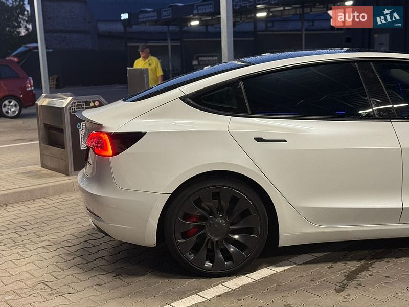 Седан Tesla Model 3 2020 в Луцке