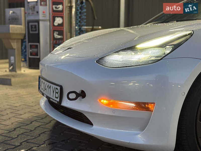 Седан Tesla Model 3 2020 в Луцке
