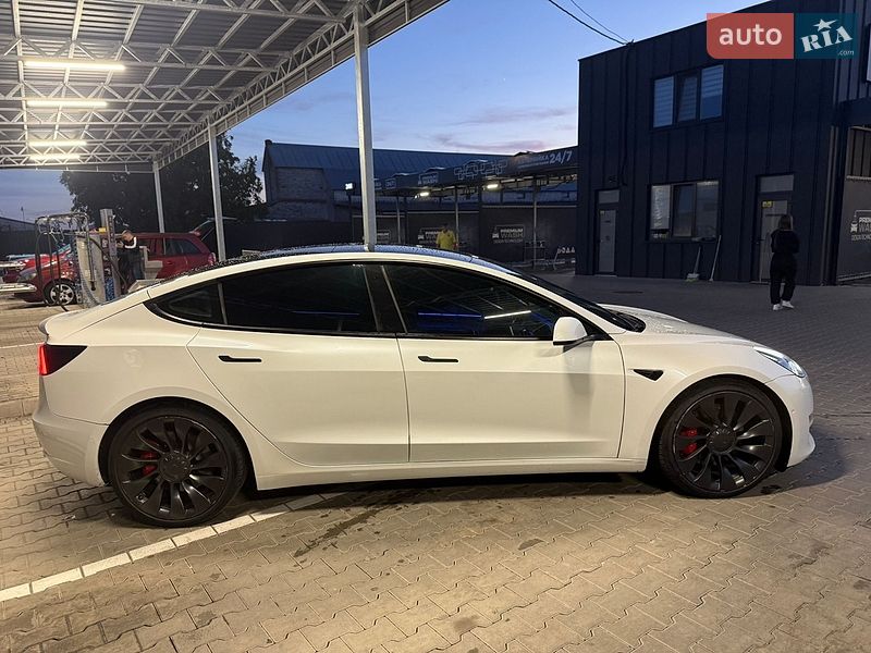 Седан Tesla Model 3 2020 в Луцке