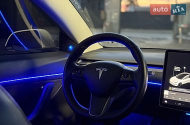Седан Tesla Model 3 2020 в Луцке