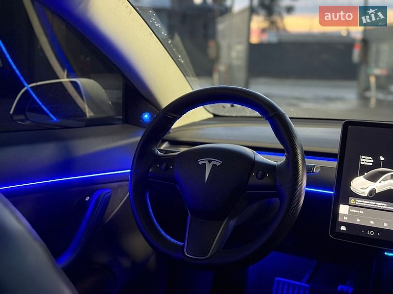 Седан Tesla Model 3 2020 в Луцке