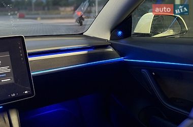 Седан Tesla Model 3 2020 в Луцке