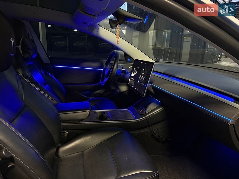 Седан Tesla Model 3 2020 в Луцке
