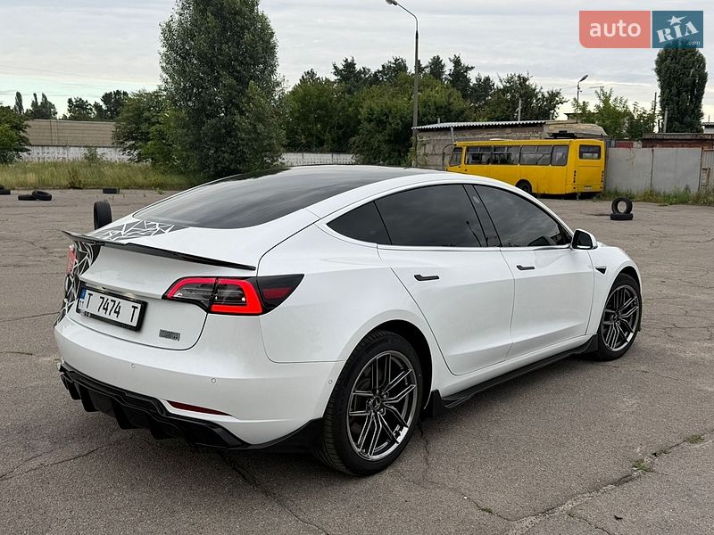 Седан Tesla Model 3 2019 в Києві
