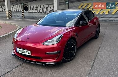 Седан Tesla Model 3 2020 в Прилуках