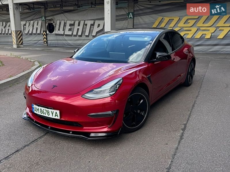 Седан Tesla Model 3 2020 в Прилуках