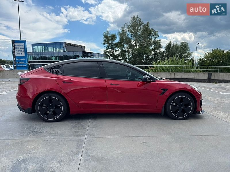 Седан Tesla Model 3 2020 в Прилуках