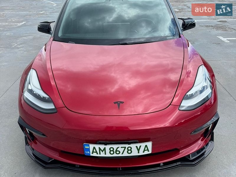 Седан Tesla Model 3 2020 в Прилуках