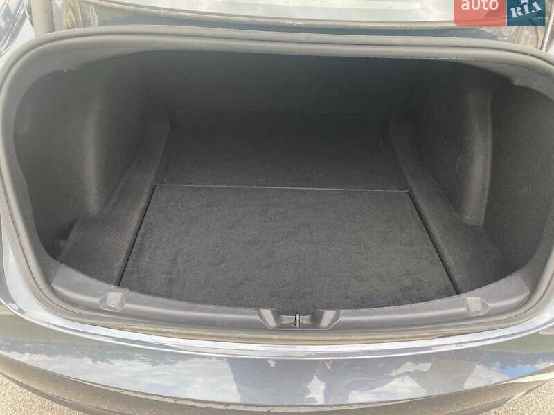 Седан Tesla Model 3 2022 в Києві