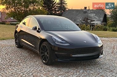 Седан Tesla Model 3 2020 в Киеве