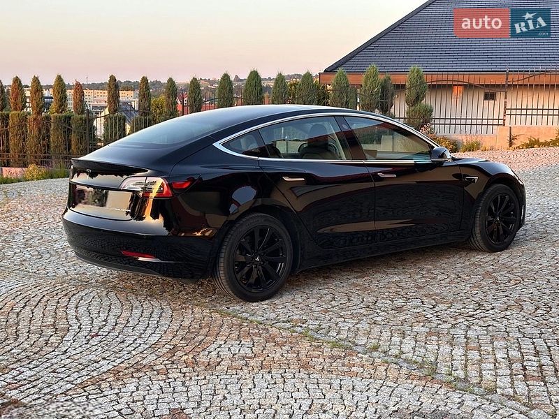 Седан Tesla Model 3 2020 в Киеве