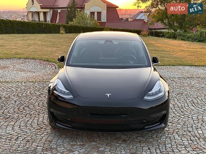 Седан Tesla Model 3 2020 в Киеве