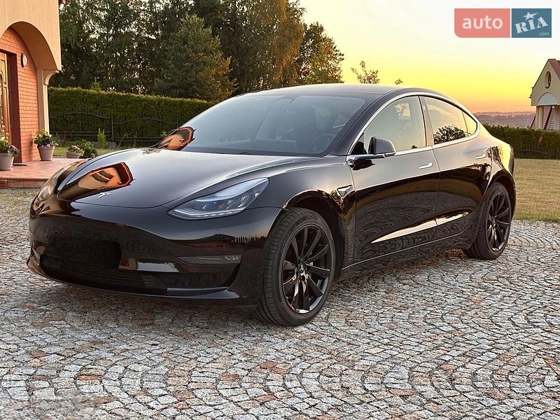 Седан Tesla Model 3 2020 в Киеве