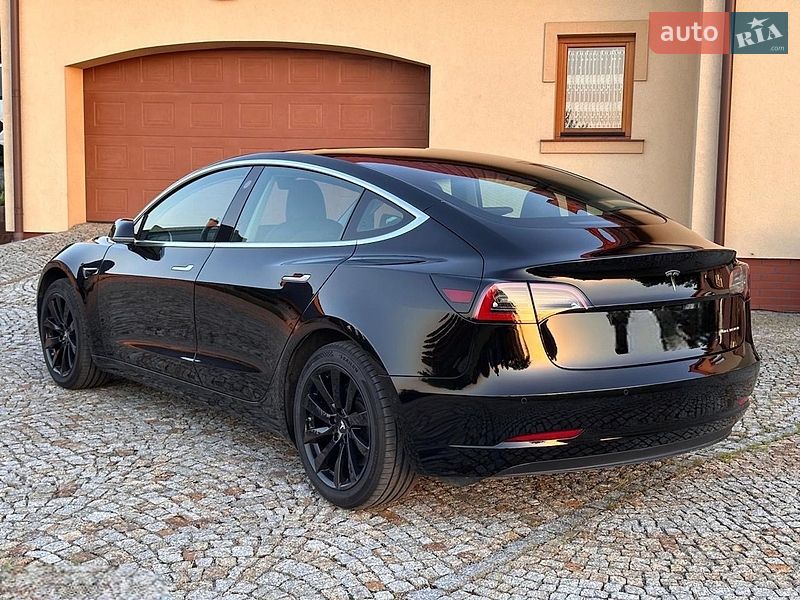 Седан Tesla Model 3 2020 в Киеве