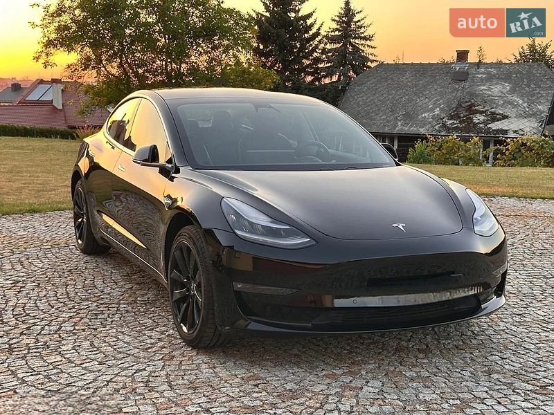 Седан Tesla Model 3 2020 в Киеве
