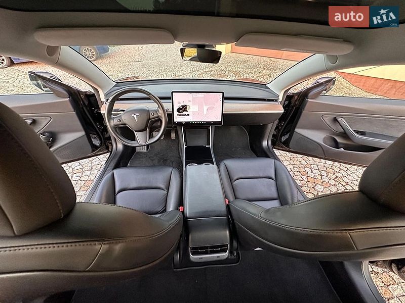 Седан Tesla Model 3 2020 в Києві