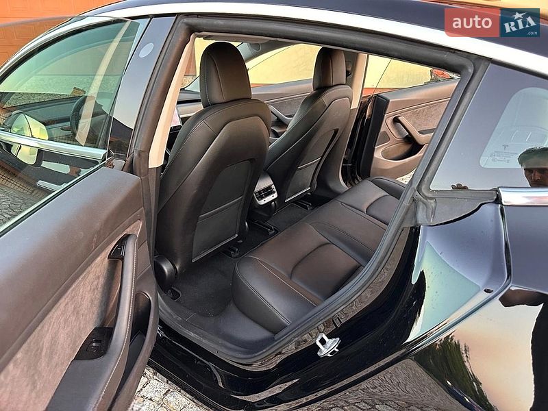 Седан Tesla Model 3 2020 в Киеве