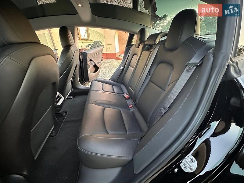 Седан Tesla Model 3 2020 в Киеве