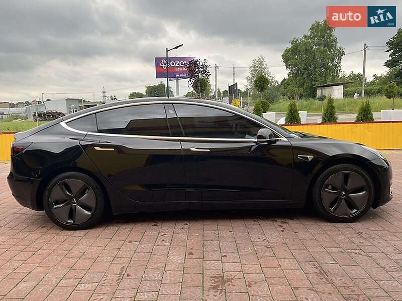 Седан Tesla Model 3 2019 в Виннице