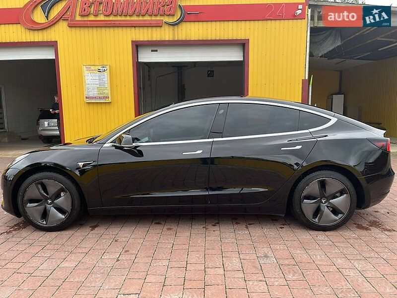 Седан Tesla Model 3 2019 в Виннице